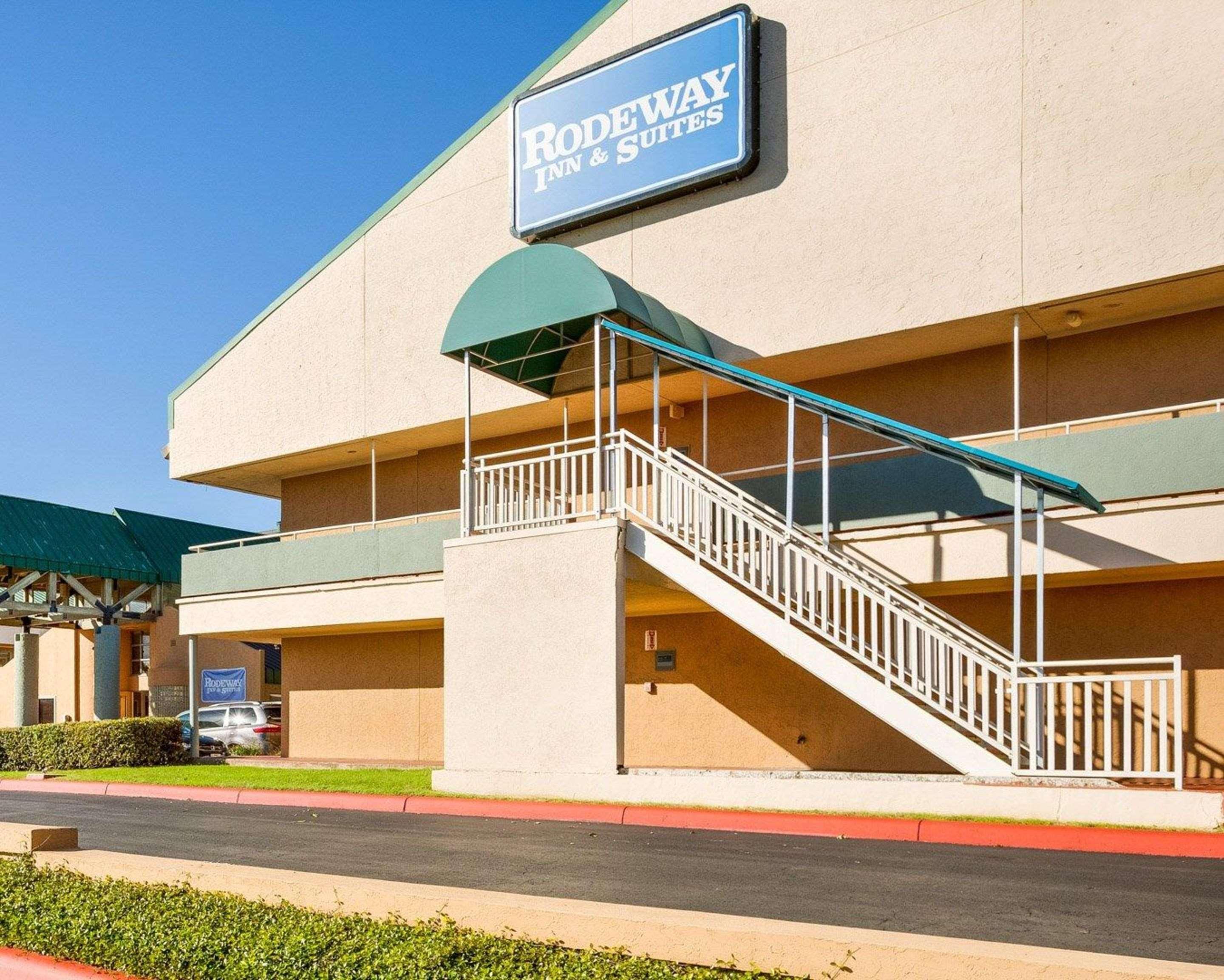 Rodeway Inn & Suites South Of Fiesta Park San Antonio Exterior photo