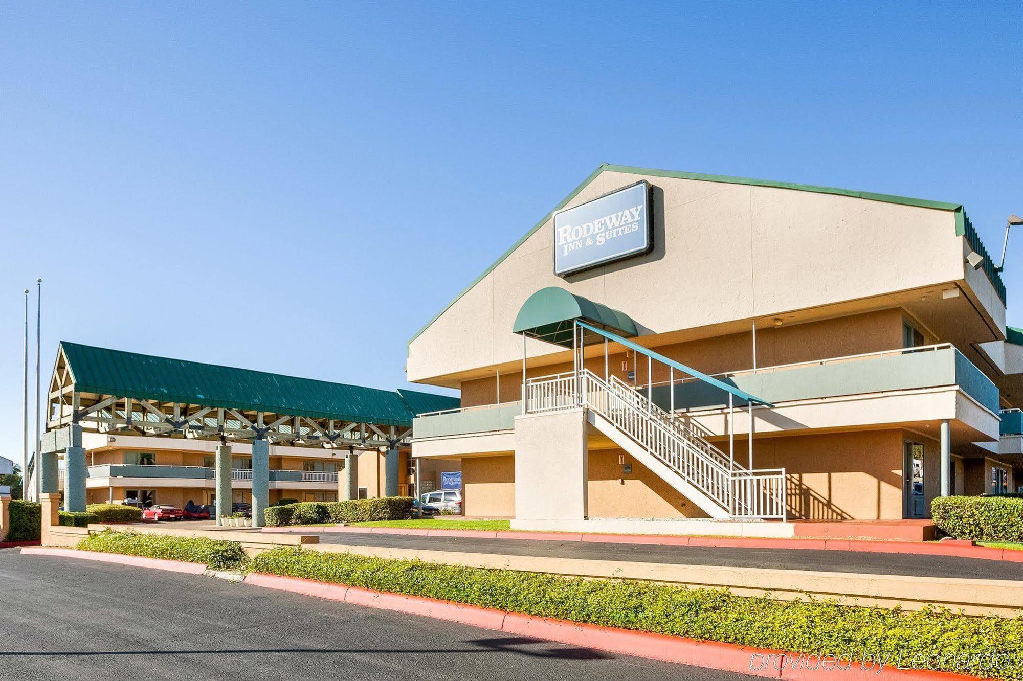 Rodeway Inn & Suites South Of Fiesta Park San Antonio Exterior photo