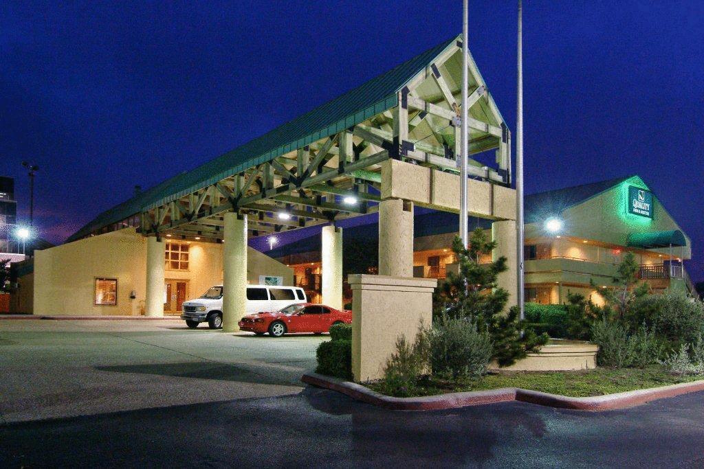 Rodeway Inn & Suites South Of Fiesta Park San Antonio Exterior photo